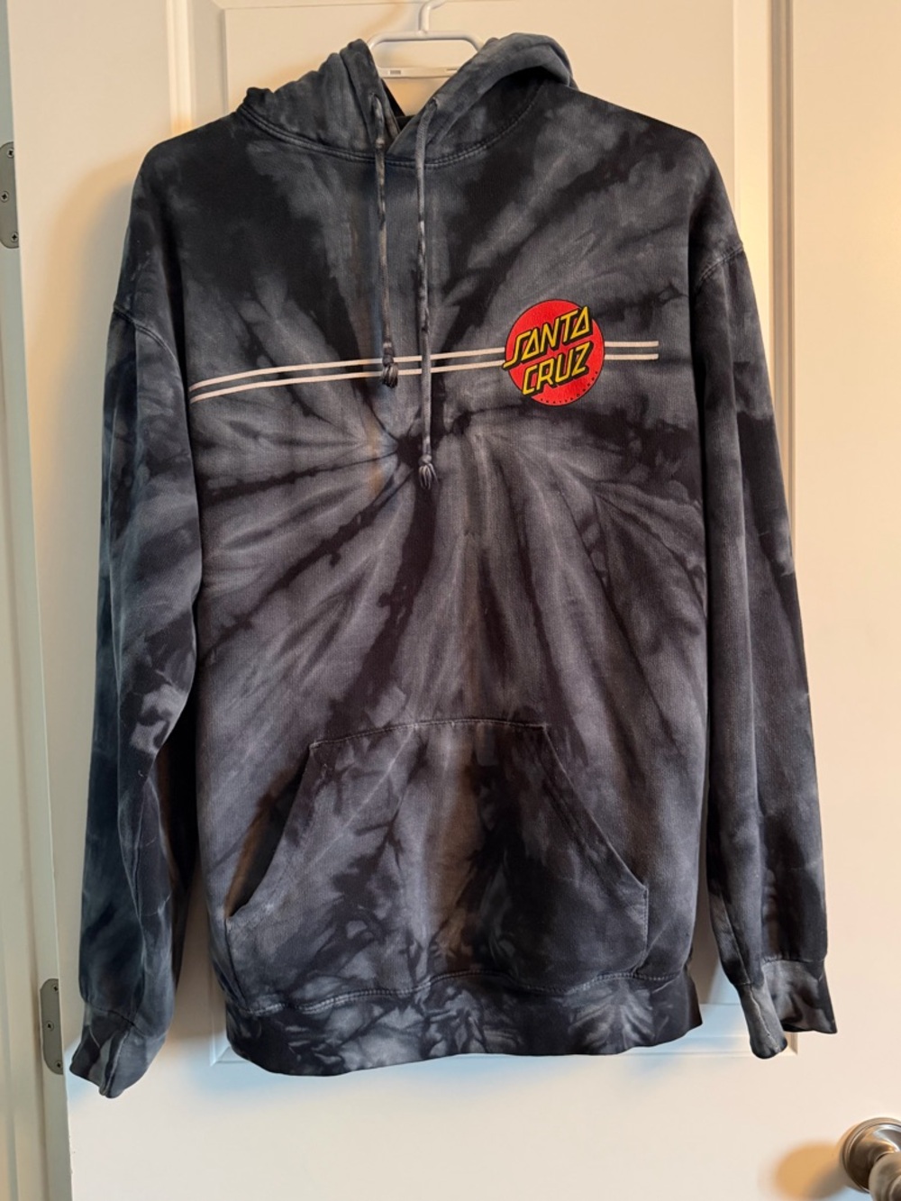 Men’s med. Santa Cruz Skateboards Black & Gray Tie-Dye Hoodie